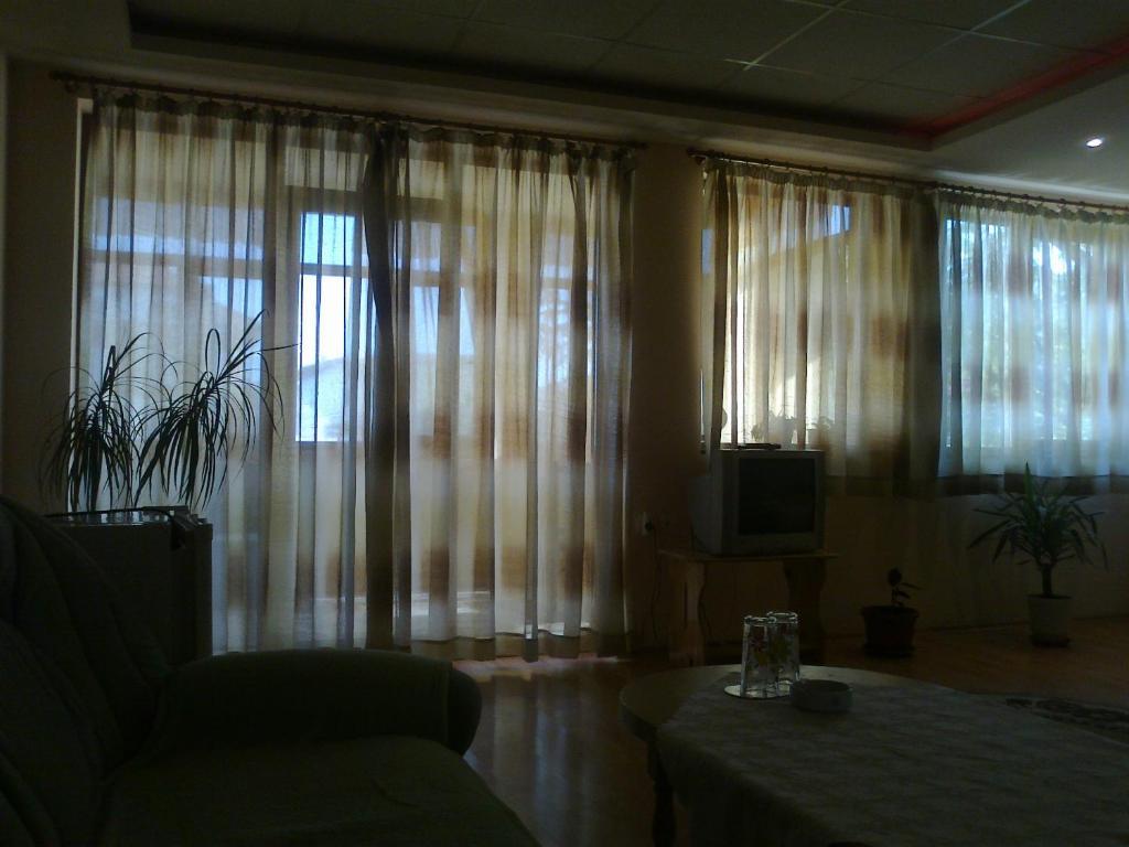 Hotel Rade 2 Vratsa Quarto foto
